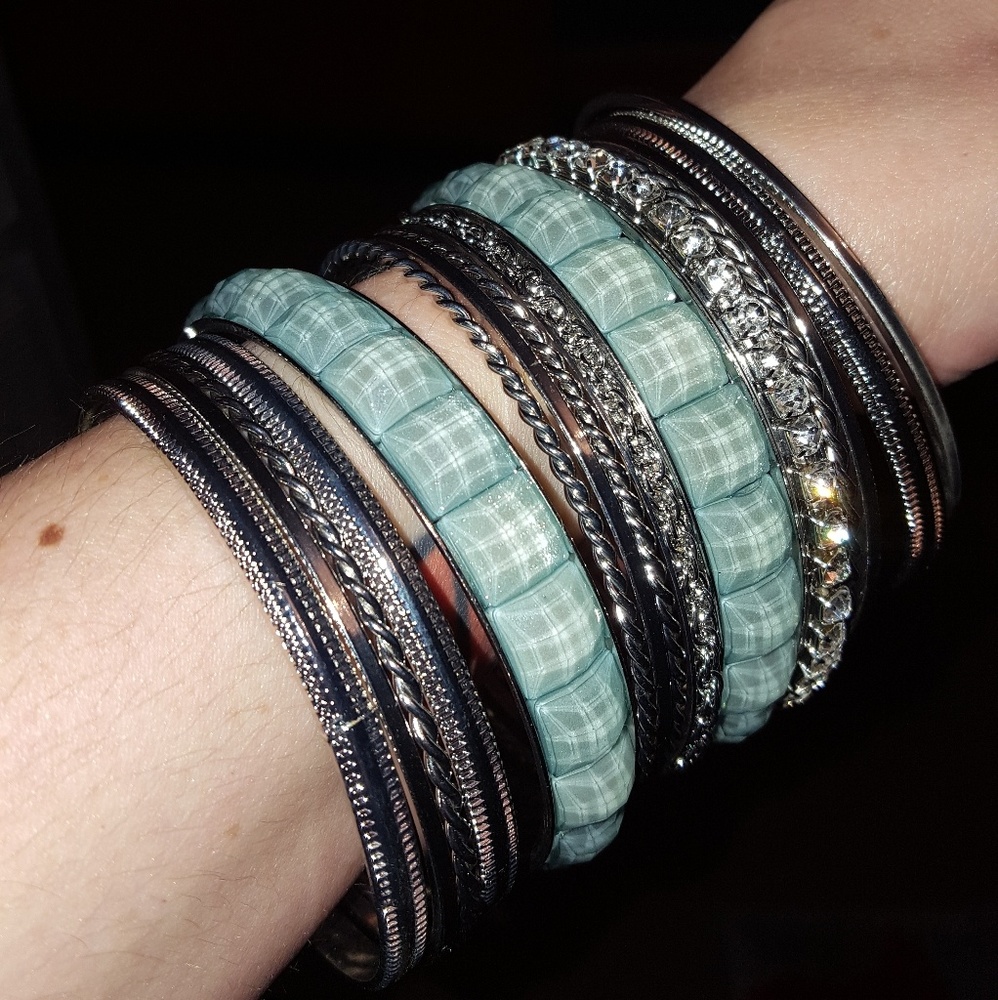 Beautiful bangle bracelets - Picture 2 of 3